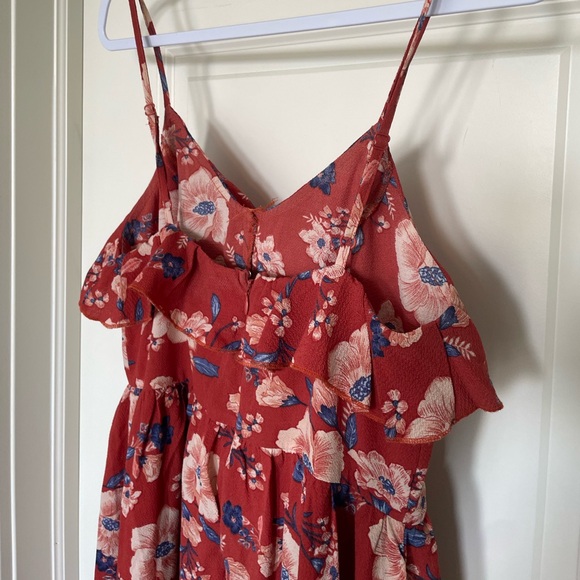 Australian branded midi dress. Very flattering! - Picture 2 of 3